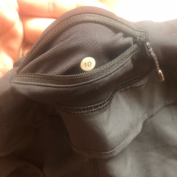 Lululemon Speed Up Shorts - Picture 4 of 4